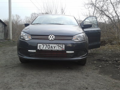 Дневные ходовые огни на VW Polo седан