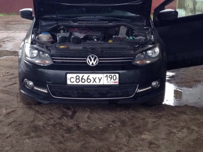 Дневные ходовые огни на VW Polo седан