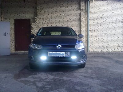 Дневные ходовые огни на VW Polo седан