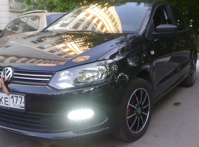 Дневные ходовые огни на VW Polo седан