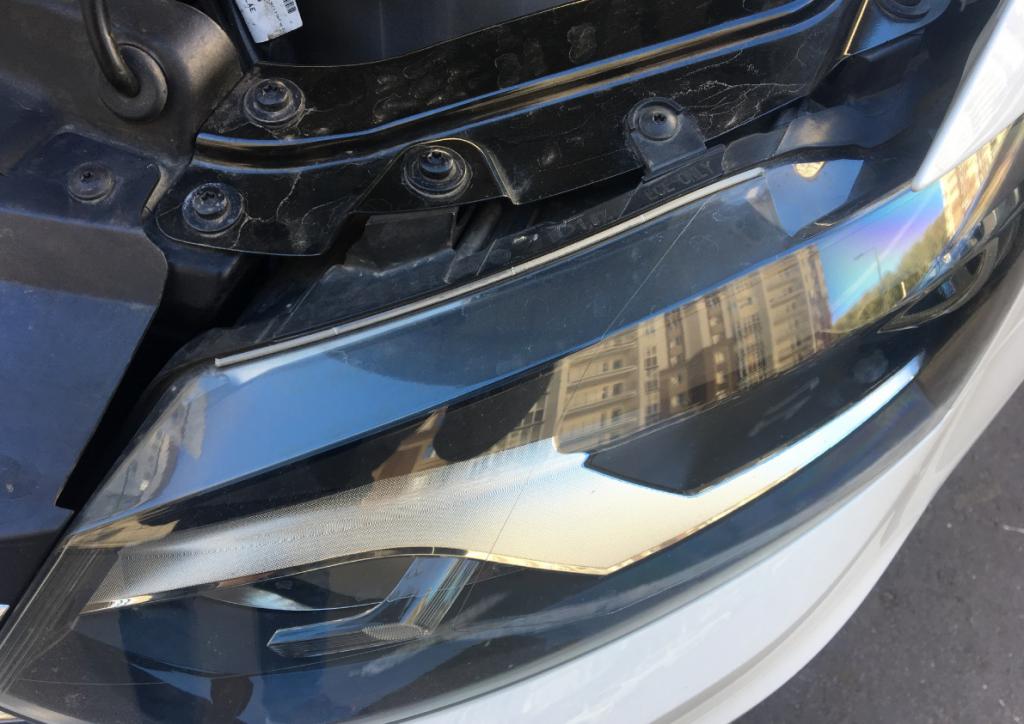 Сломаны крепления фар на  VW Polo sedan
