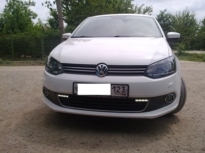 Дневные ходовые огни на VW Polo седан