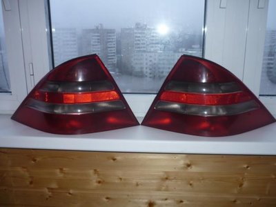 Продаю задние фонари мерседес 220 кузов.