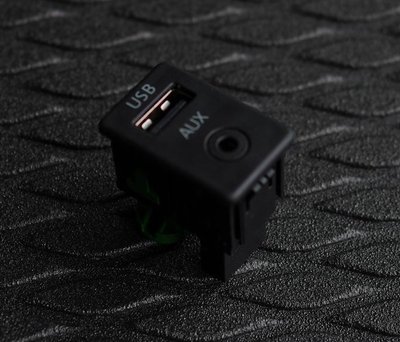 USB и AUX вместо заглушки