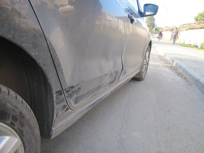 продам правую переднюю и правую заднюю дверь, Челябинск