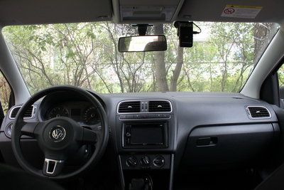 Продаю VW POLO SEDAN 1.6 МТ Цвет Urano август 2012 (13 м/г)