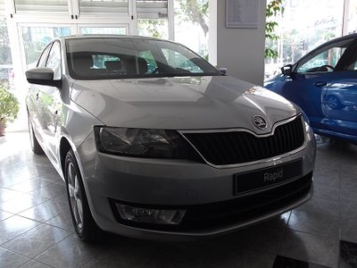 VW Polo Sedan vs Skoda Rapid