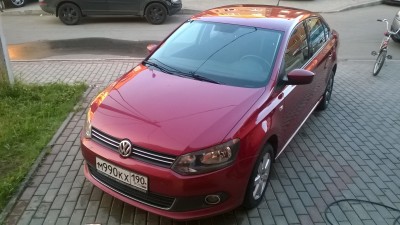Продам PoloSedan красный Highline механика
