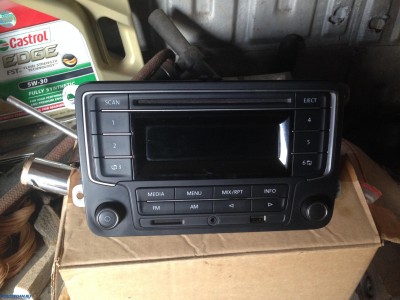 Продаю штатную магнитолу RCD 220 на POLO SEDAN