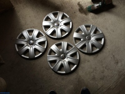 Продам резину и диски + колпаки R14