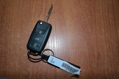 Продам комплект личинок + один выкидной ключ на POLO SEDAN