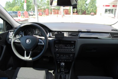 VW Polo Sedan vs Skoda Rapid