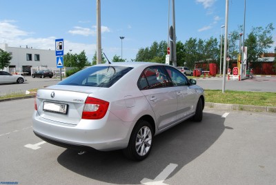 VW Polo Sedan vs Skoda Rapid