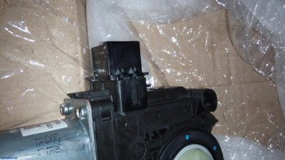 продам мотор стеклоподьемника от поло рестайл (Воронеж)