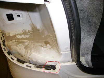 Собирается вода в багажнике VW Polo седан. Выясняем причины.